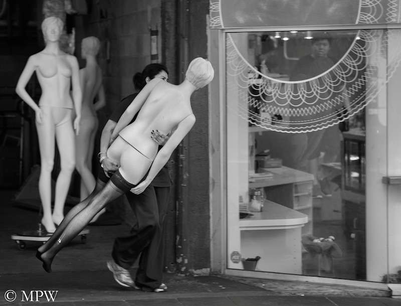 Auckland City street photo, Queent St, black and white